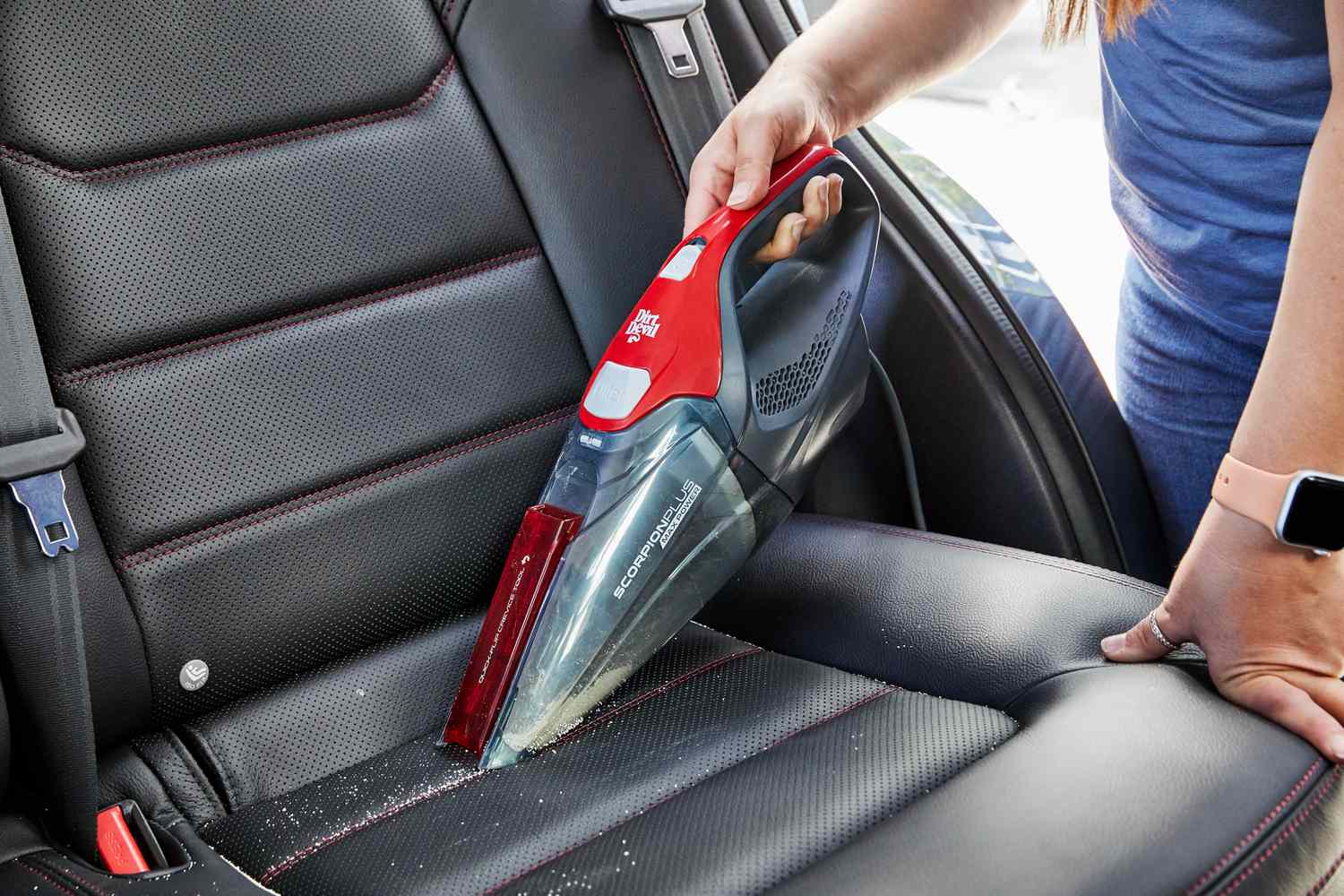 How to Vacuum Car Trunk Properly: A Detailer’s Guide